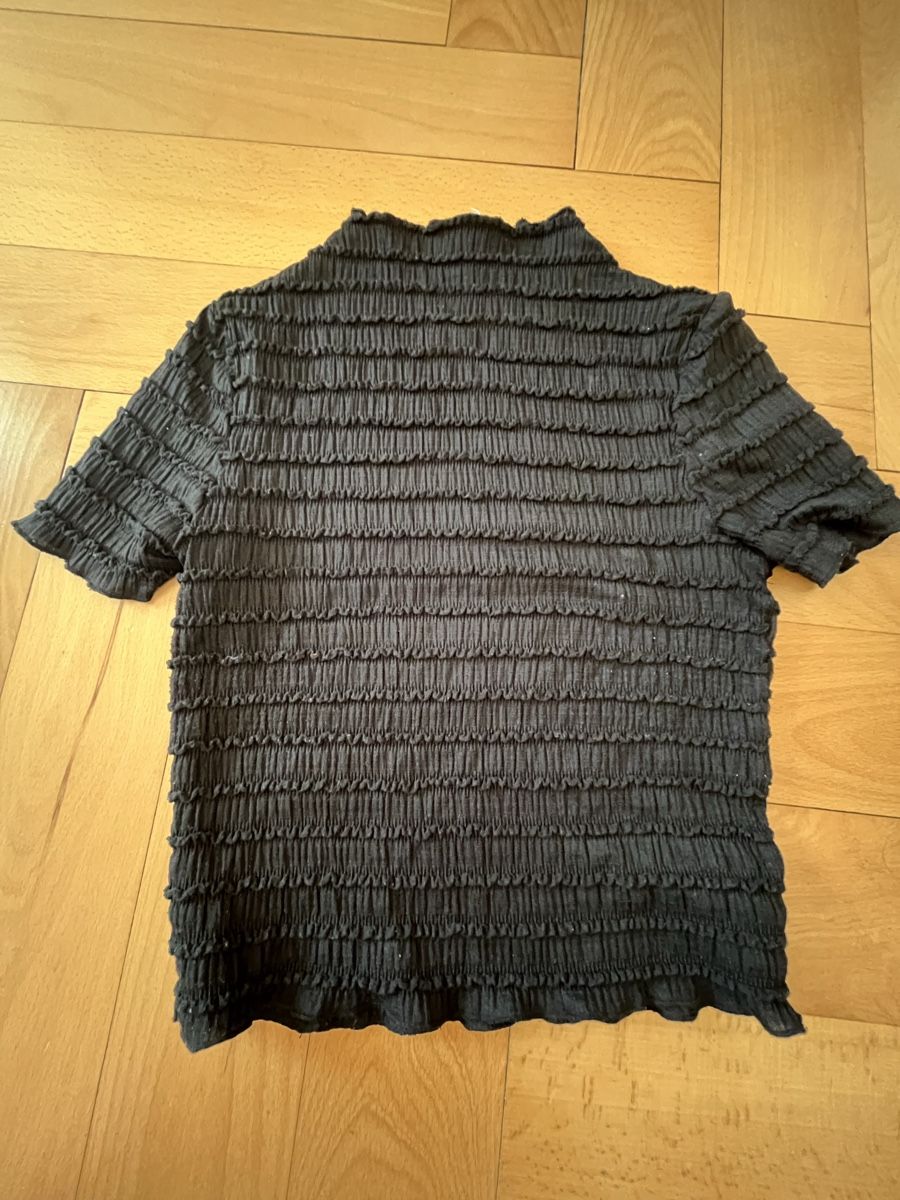 H&M Top: H&M Top in schwarz – Usato da Zürich venduto da keiahnig1
