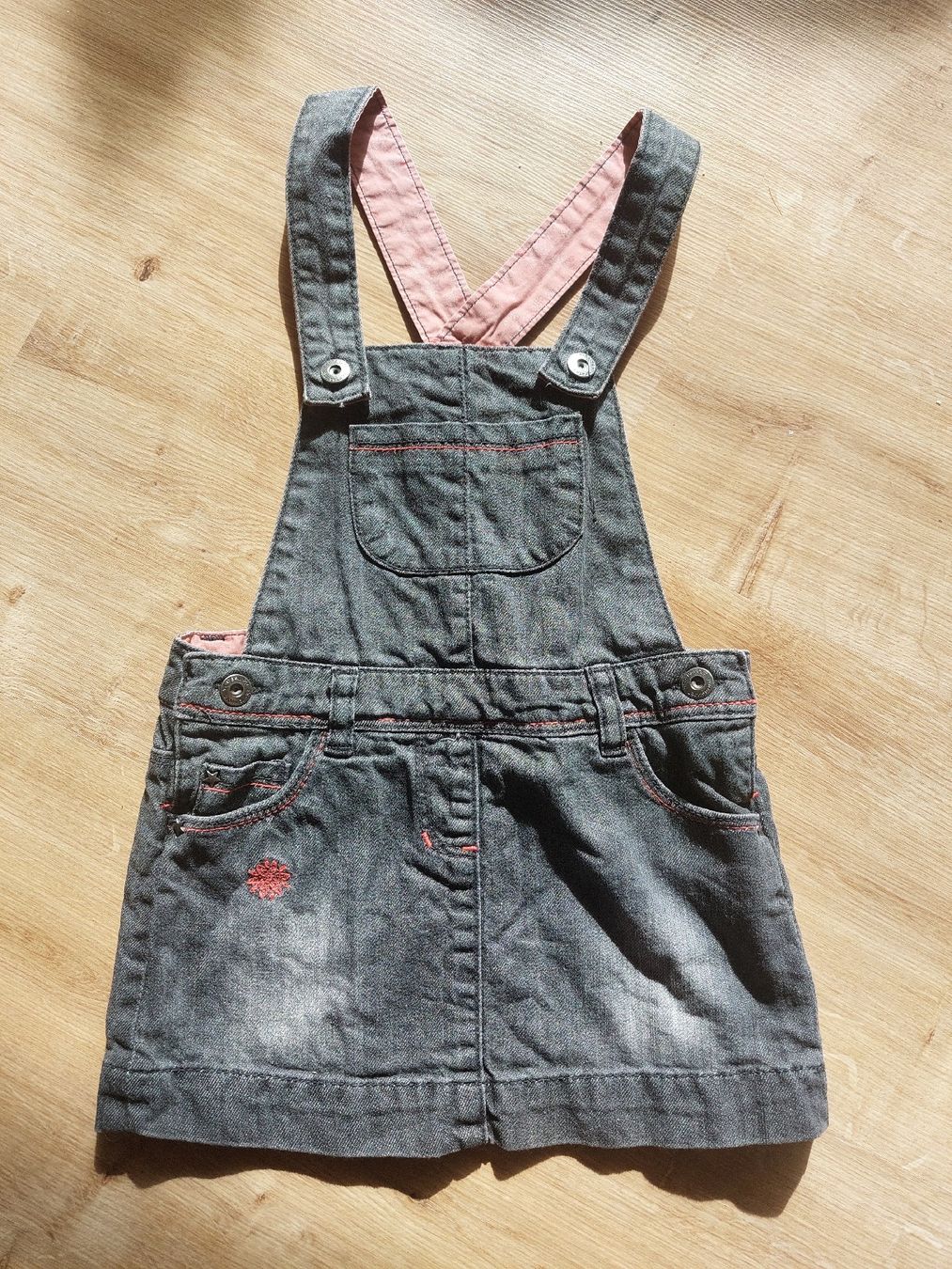 Vertbaudet Vestiti & Gonne: Vertbaudet Jeans Latzkleid, Gr. 94 – Usato da Büttikon AG venduto da lca_v7pb