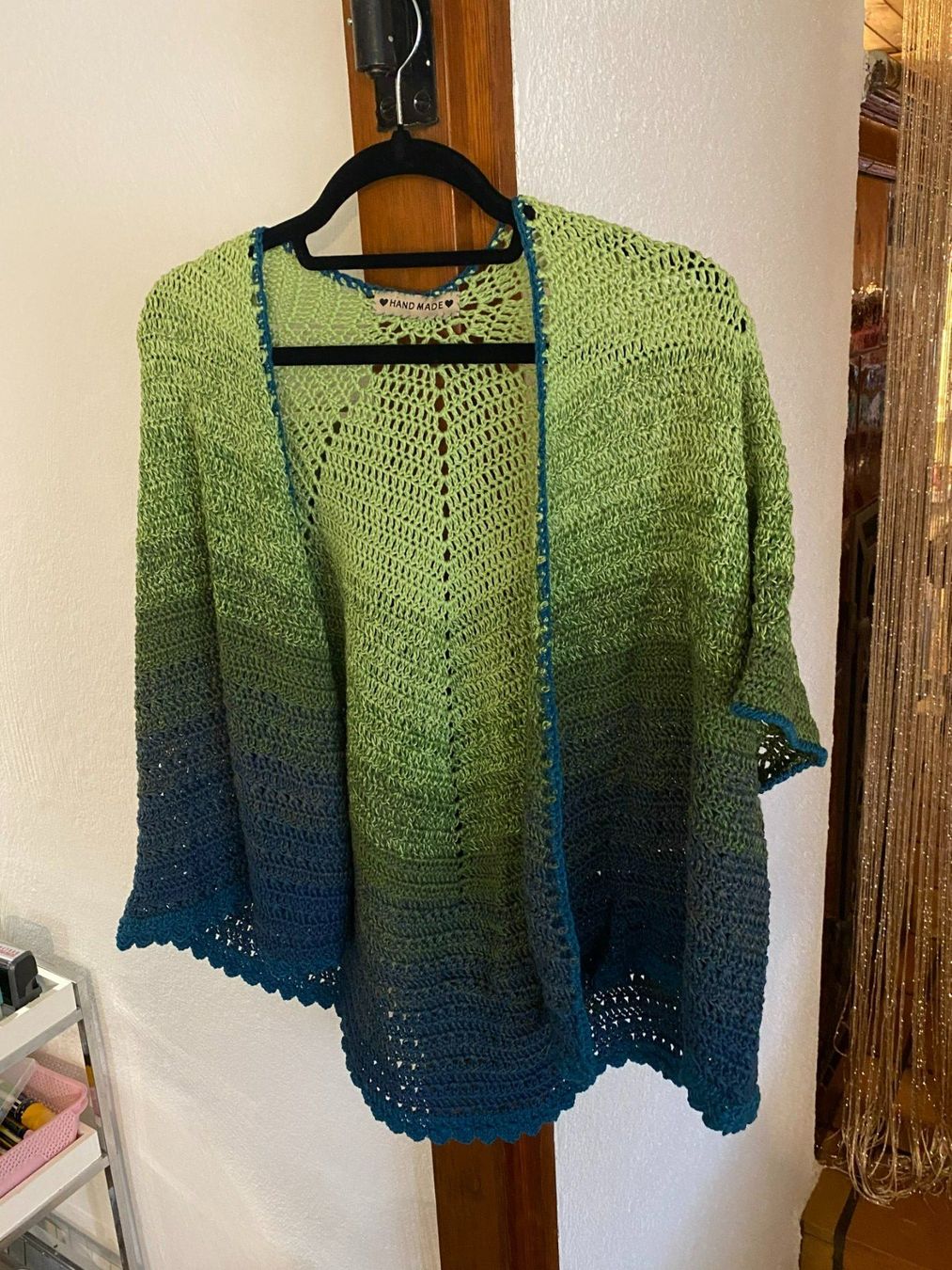 Giacche: STRICKJACKE GRÜN,EINZELSTÜCK,HANDGEMACHT – Nuovo e nell'imballaggio originale da Meienried venduto da ManuelaBoutique 1