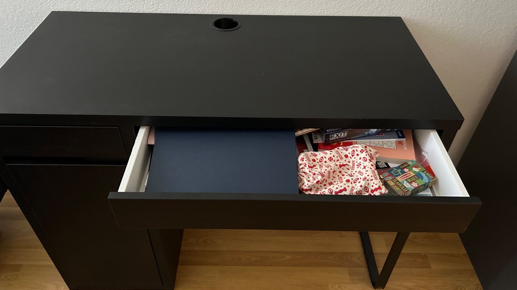 Scrivanie: IKEA MICKE Schreibtisch Schwarz – Nuovo (secondo la descrizione) da Zofingen venduto da laiicii 1