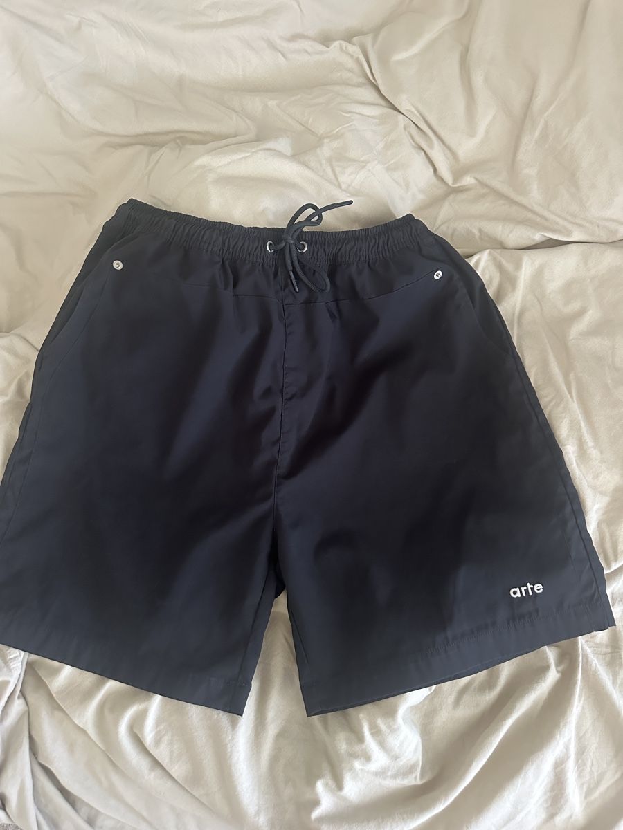 Pantalons: ARTE Short L – D'occasion à Onex par whoiselijah