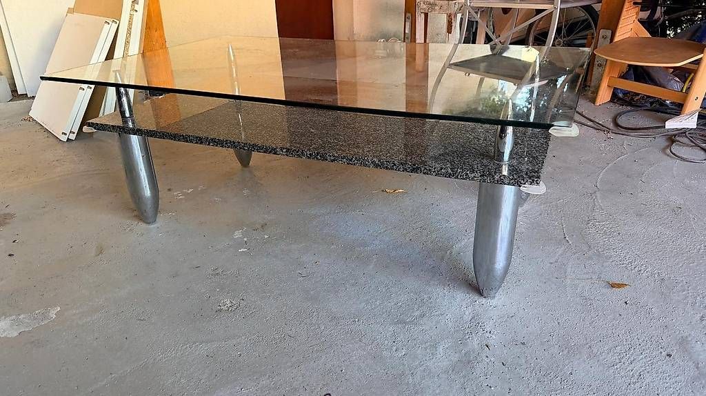 Tavoli: Couchtisch Glas mit Granitplatte und Metallfuss – Usato da Wiler b. Utzenstorf venduto da Rishi_5
