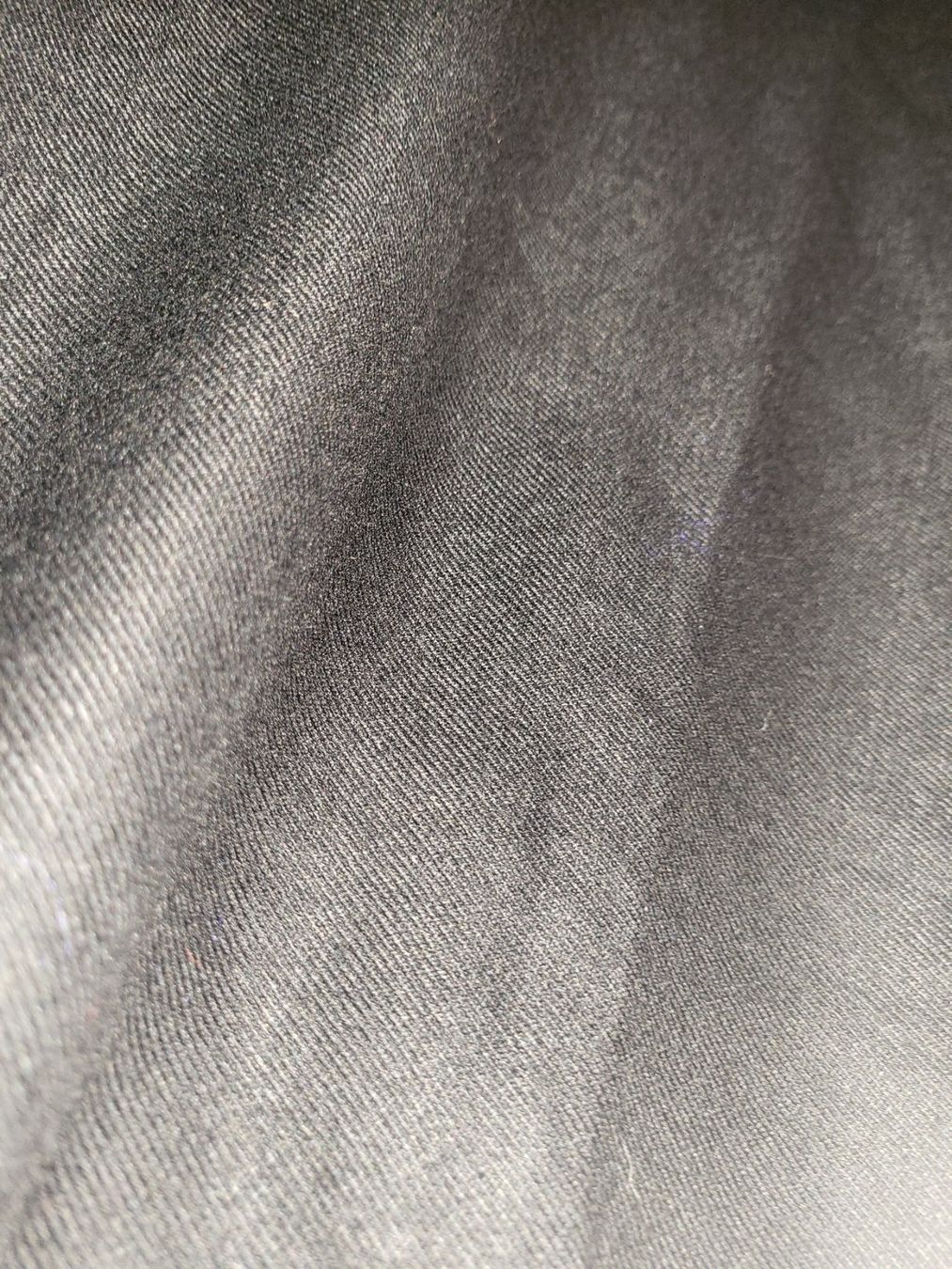 Foulard & Sciarpe: Schwarzer dicker Schal, ev. Wolle? – Nuovo (secondo la descrizione) da Guggisberg venduto da Aegertenlehn 1