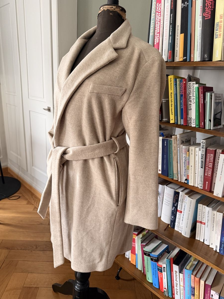 Cappotti: Trendiger Mantel in Beige, Grösse M – Usato da Zürich venduto da Albis37 1