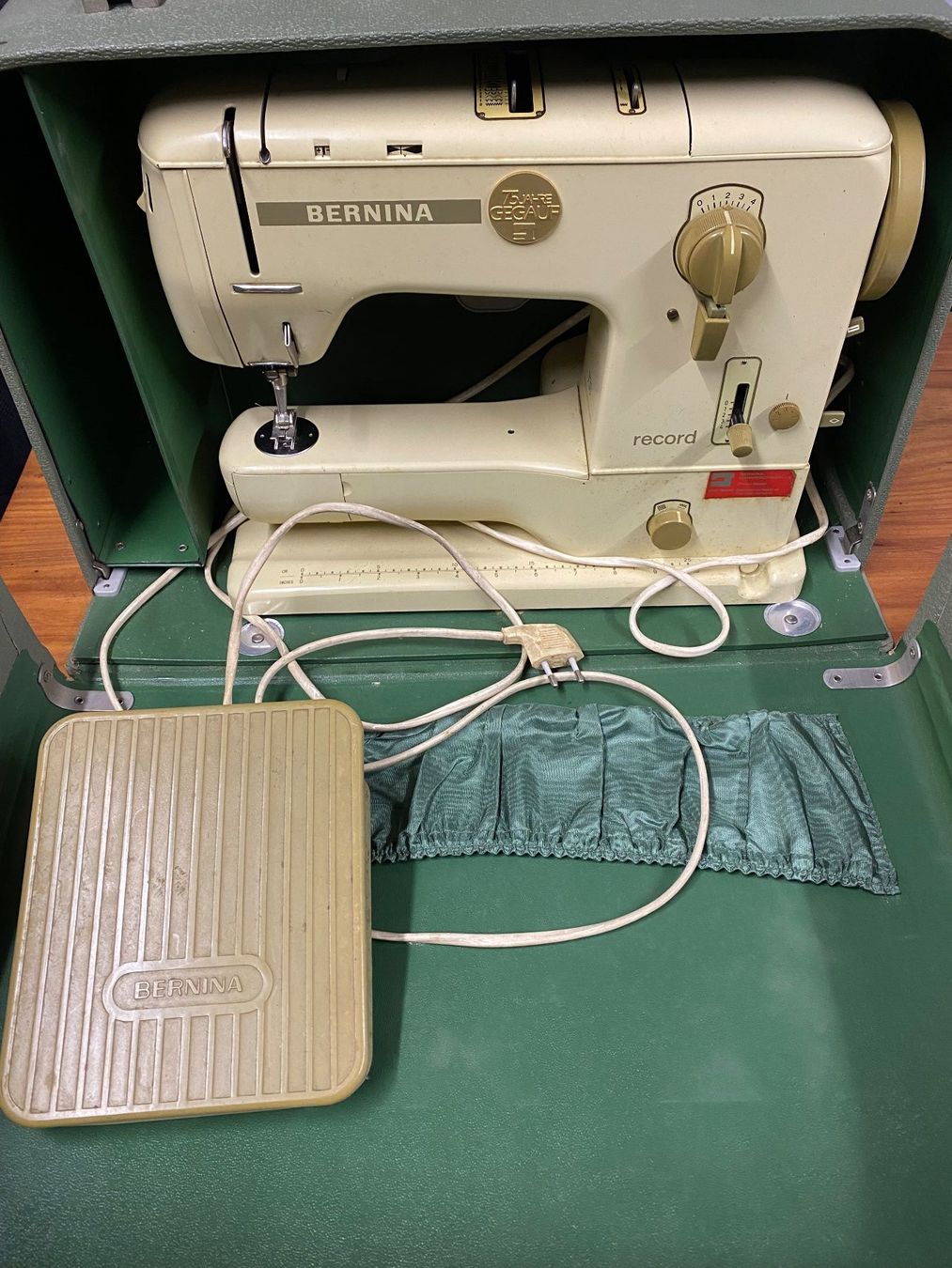 Bernina Nähmaschinen: Bernina Nähmaschine – Gebraucht aus Basel von jubajub 1