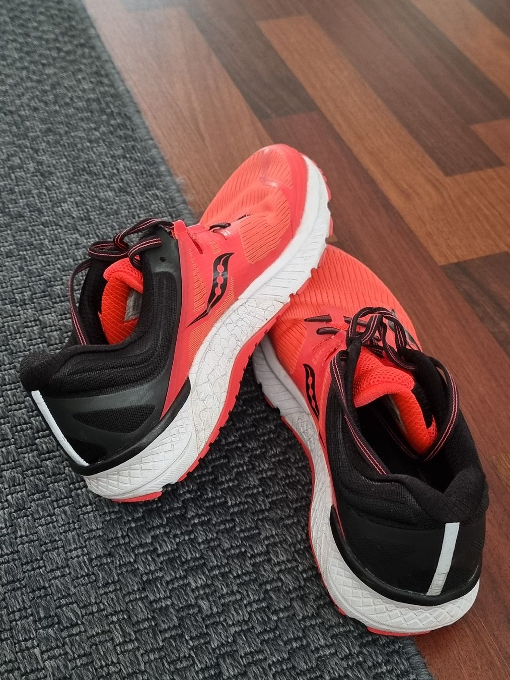 Saucony Damenschuhe: Saucony GUIDE ISO Everun Gr.42 – Gebraucht aus Arbon von Hontrade 5