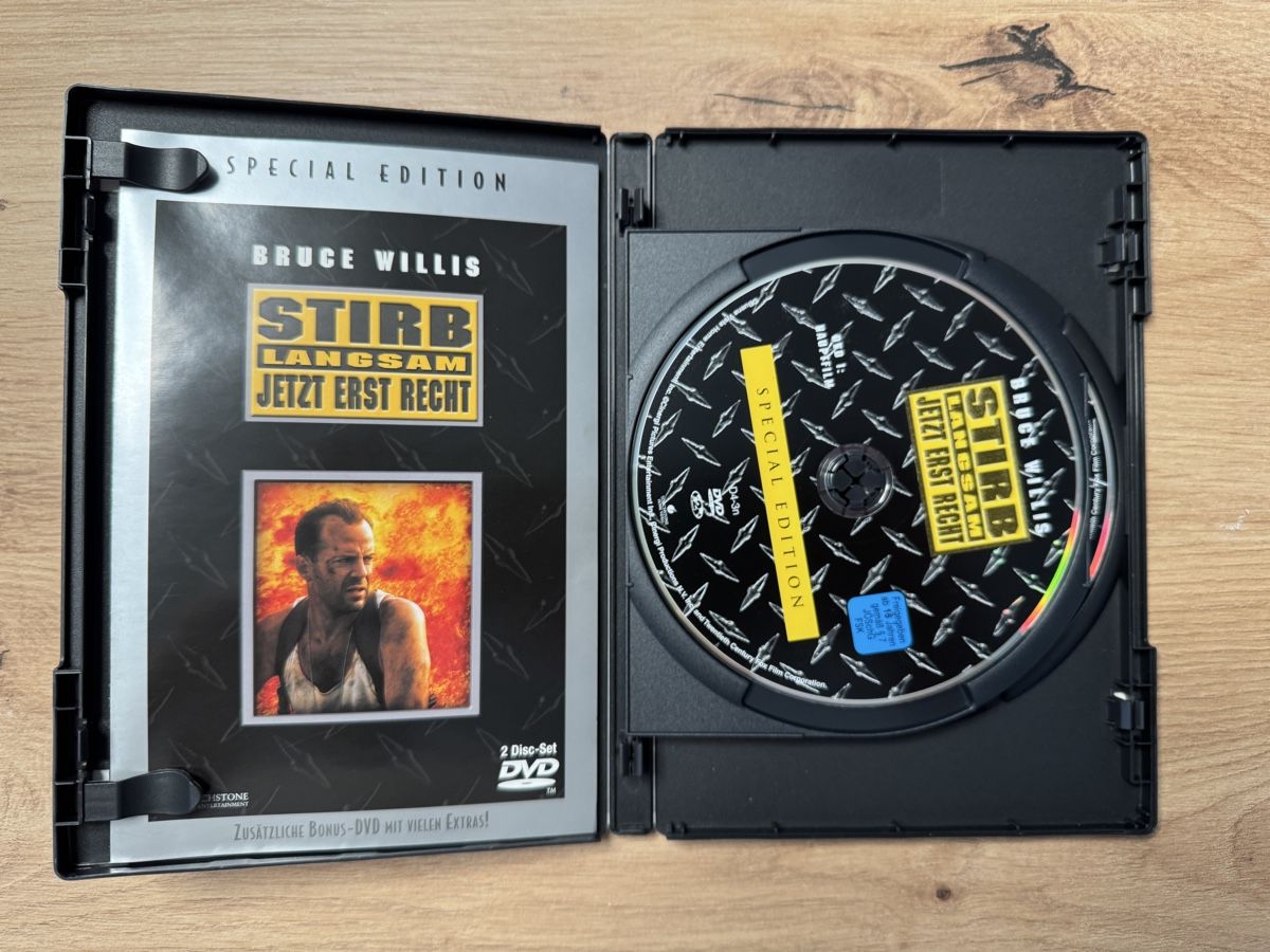 Tutti i DVDs: Bruce Willis: Stirb Langsam - Jetzt Erst Recht Special Ed. – Usato da Biberist venduto da etesummer 2
