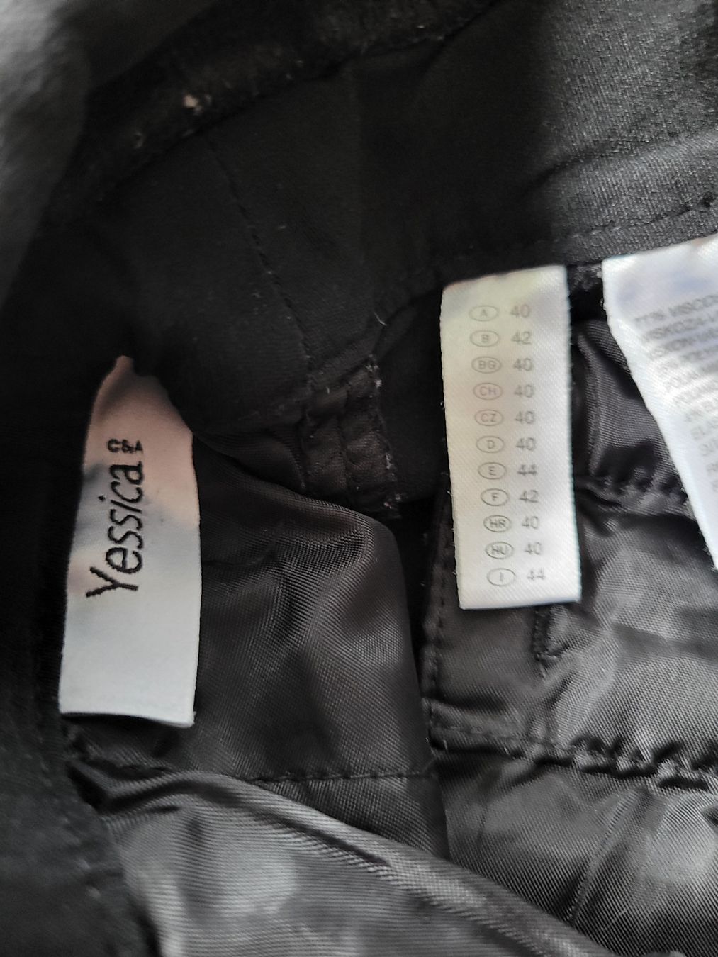 Pantaloni: schwarze Schwangerschaftshose 42 – Usato da Niederbuchsiten venduto da klengyel 3