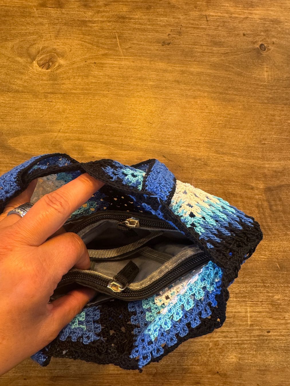 Taschen für Damen: Häkel-Tasche mit granny squares – Neu (gemäss Beschreibung) aus Niederhasli von Omelli71 2