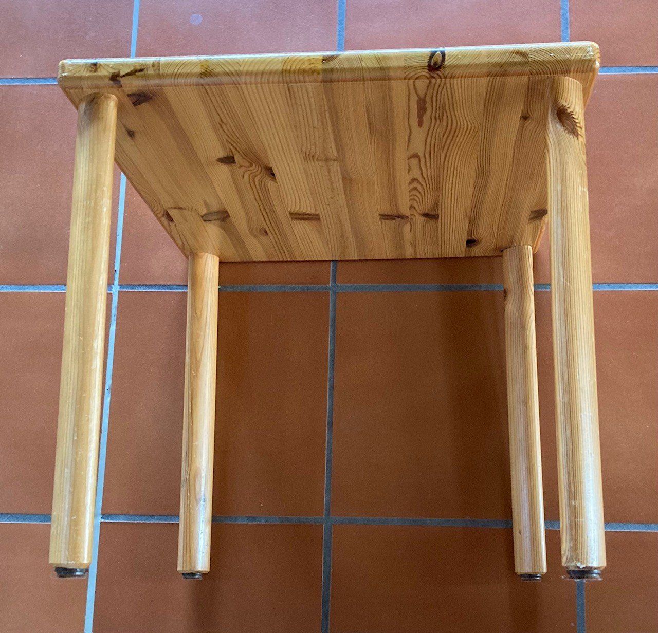 Tavoli: Beistelltisch aus Kiefernholz – Usato da Orselina venduto da Vrenegonde 4