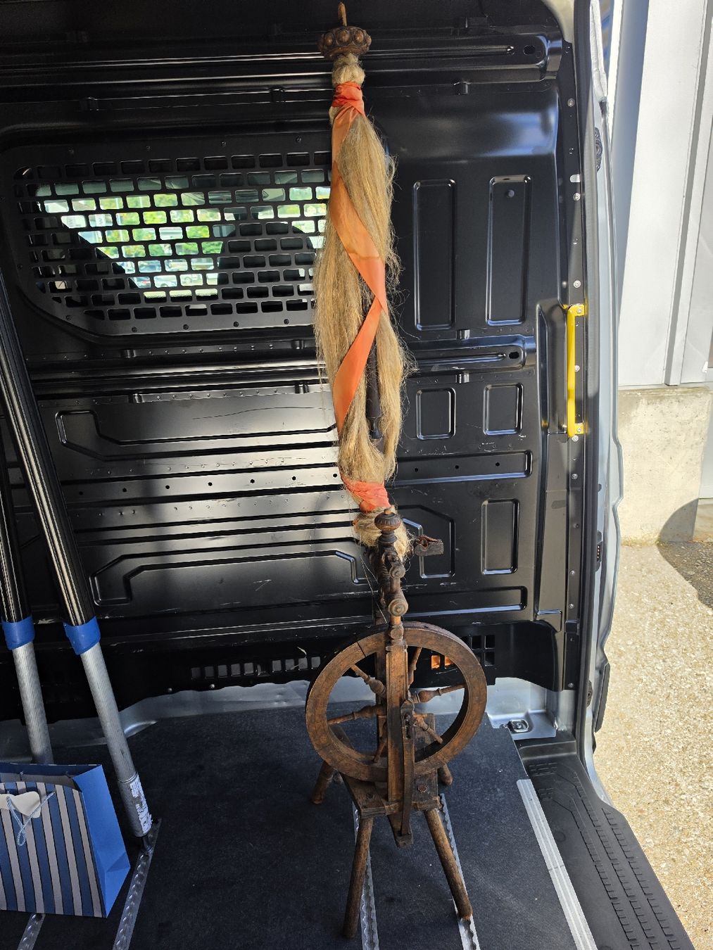 Ruote per filare: Spinnrad aus Holz Antik – Usato da Neunkirch venduto da ichprivat