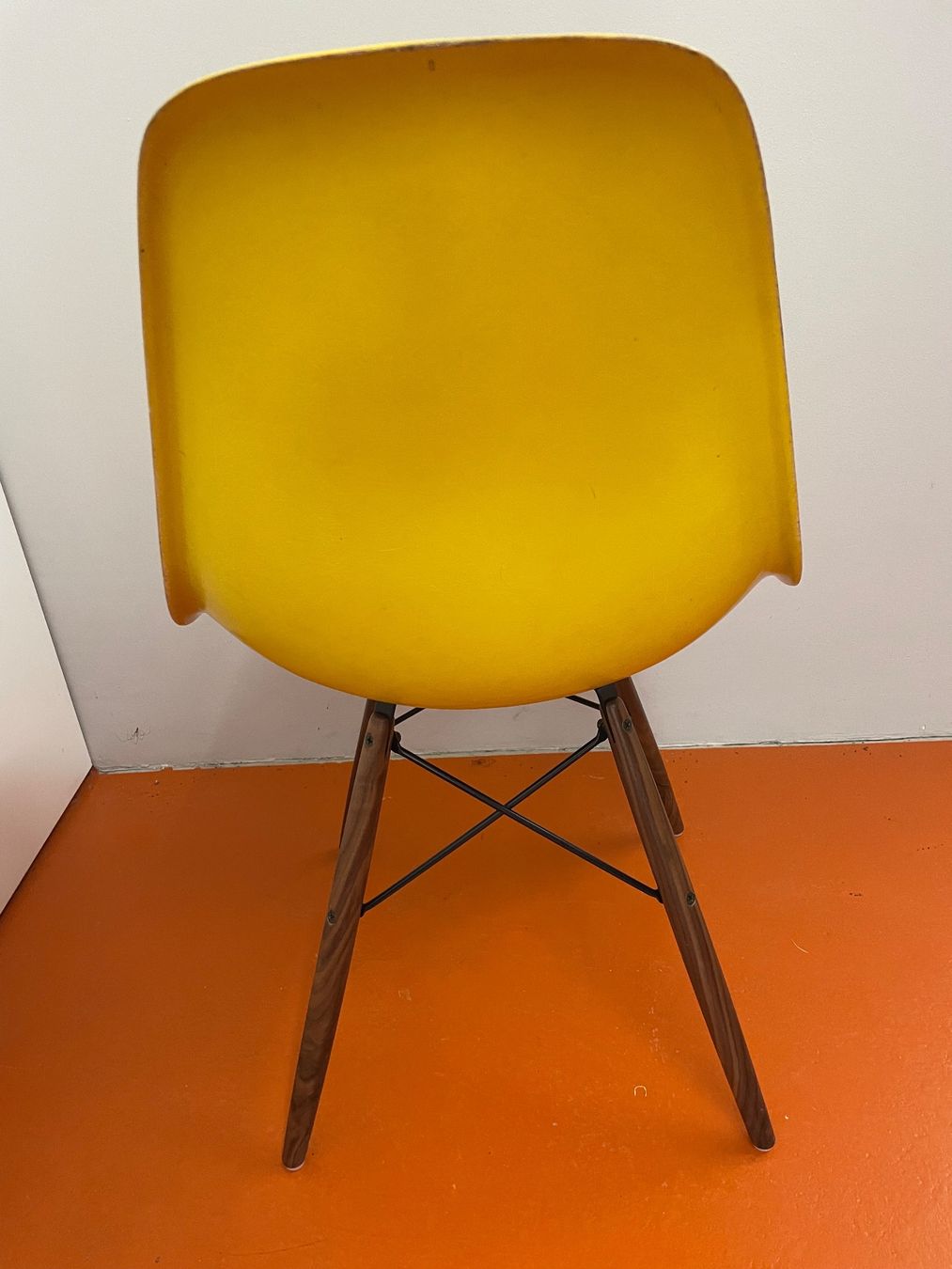 Eames Sedie: Eames Side Chair in gelb – Usato da ipsach venduto da Latigo 1