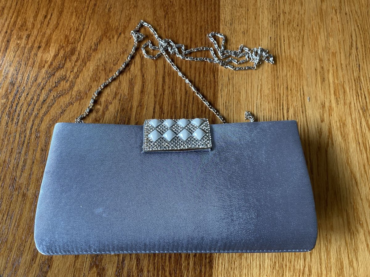 Borse da donna: Silberne Abendtasche mit Kette und Schmucksteinen – Usato da Buchs SG venduto da rosadoro1973 1