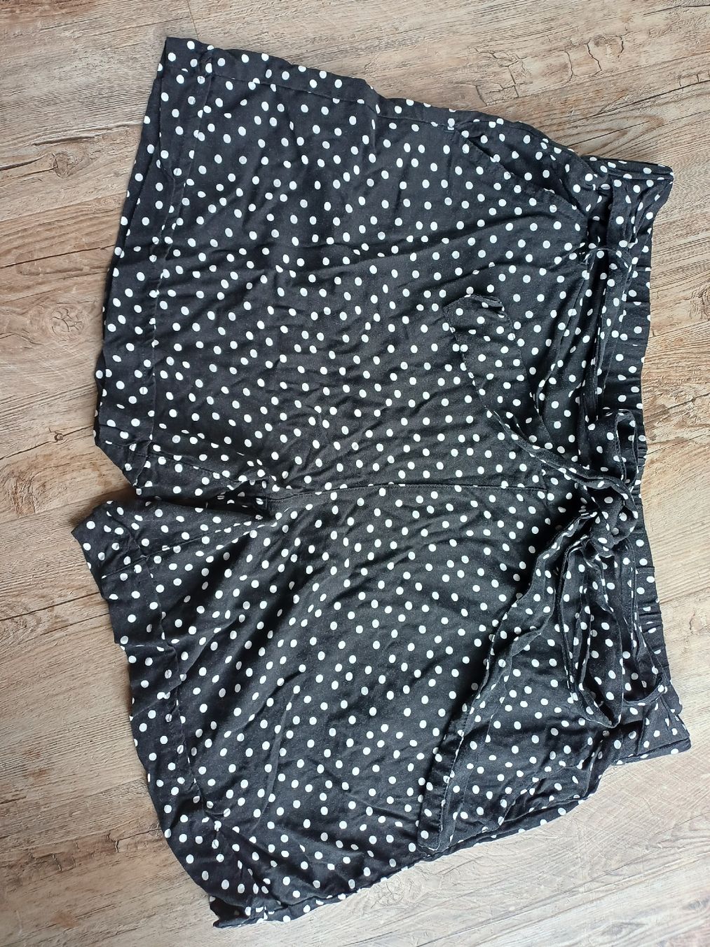 C&A Pantaloni: Kurze Hosen Damen Gr.48 C&A – Usato da Lenk im Simmental venduto da MountinChilliReally
