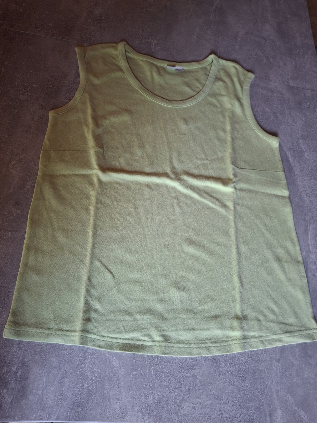 T-Shirts: Lot de 2 débardeurs vert tilleul taille 42 100% coton – Gebraucht aus Villiers von san_jn5w 3