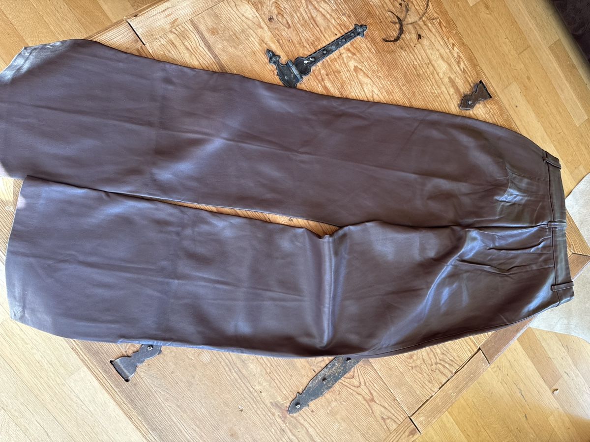 Pantaloni: MNG Lederimitat Hose braun Gr. 34 – Usato da Mauren venduto da ducducturi 3