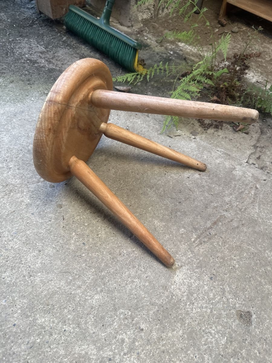 Hocker: kleiner Hocker, Vintage 3-Bein Schemel – Gebraucht aus Frauenfeld von aluma14 2