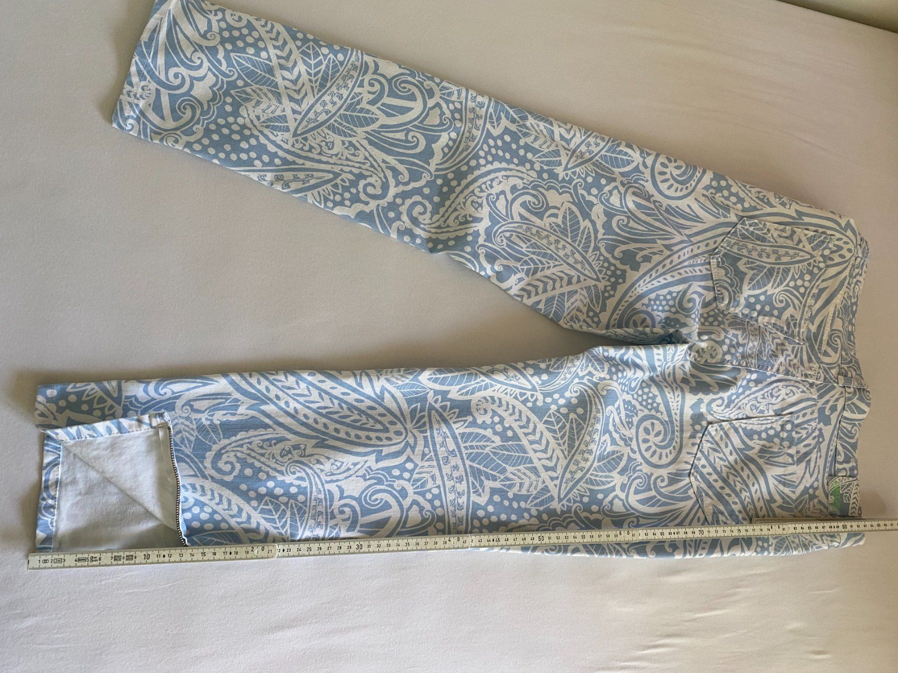 Marc Cain Jeans: Stretch 7/8 Damenhose MARC CAIN  Gr. 38 hellblau kl. Flecken – Usato da Niederrohrdorf venduto da park5 3