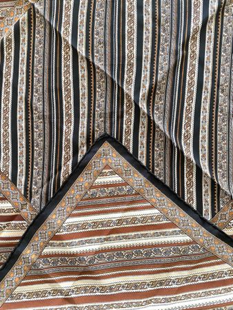 Edler Seidenschal,Tuch, Foulard - handrolliert – 100% Seide