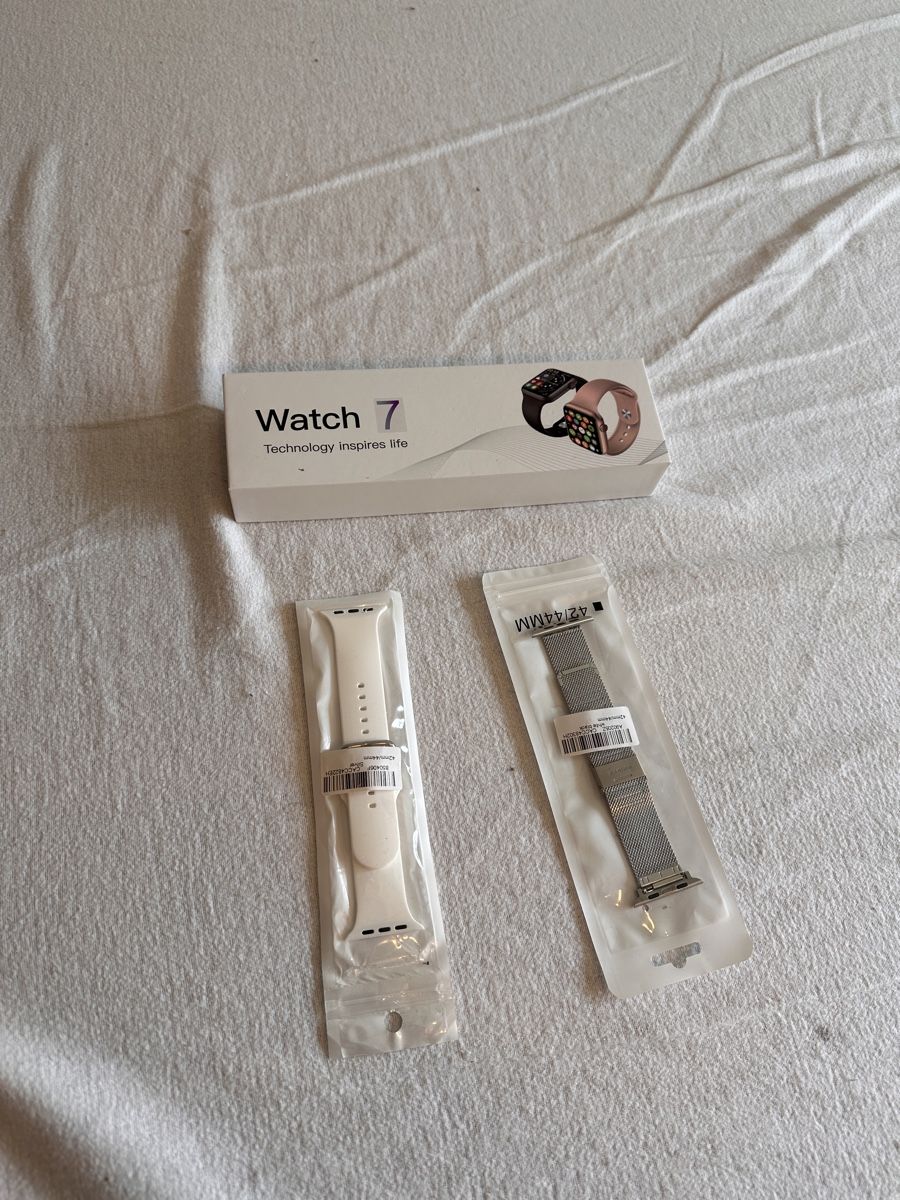 Smartwatch: Watch 7 Smartwatch mit 3 Armbänder und Ladekabel – D'occasion à Dübendorf par baltistar