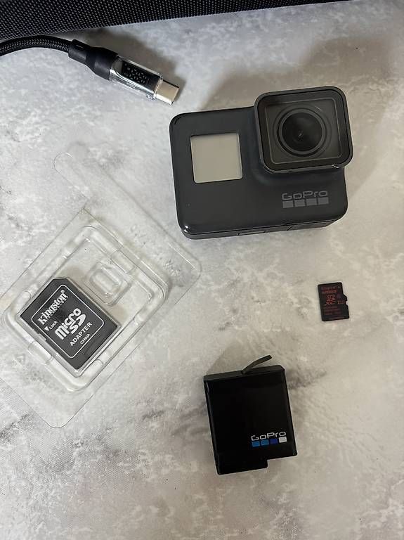 Action Cam: GOPRO HERO 5 con vari accessori – Gebraucht aus Cugnasco von iva_yw8k 1