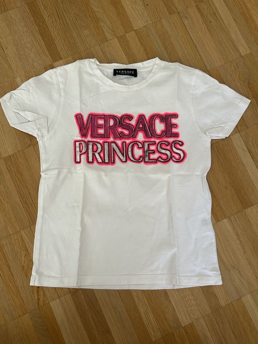 T-Shirts: VERSACE Baby Tee  – Gebraucht aus Basel von alinee_sophiee
