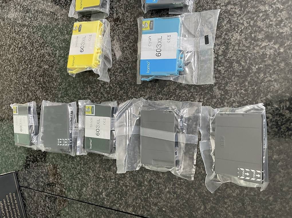 Cartouches & Toner: Druckerpatrone  Epson / Set – Neuf avec emballage d'origine à ossingen par franco057 1