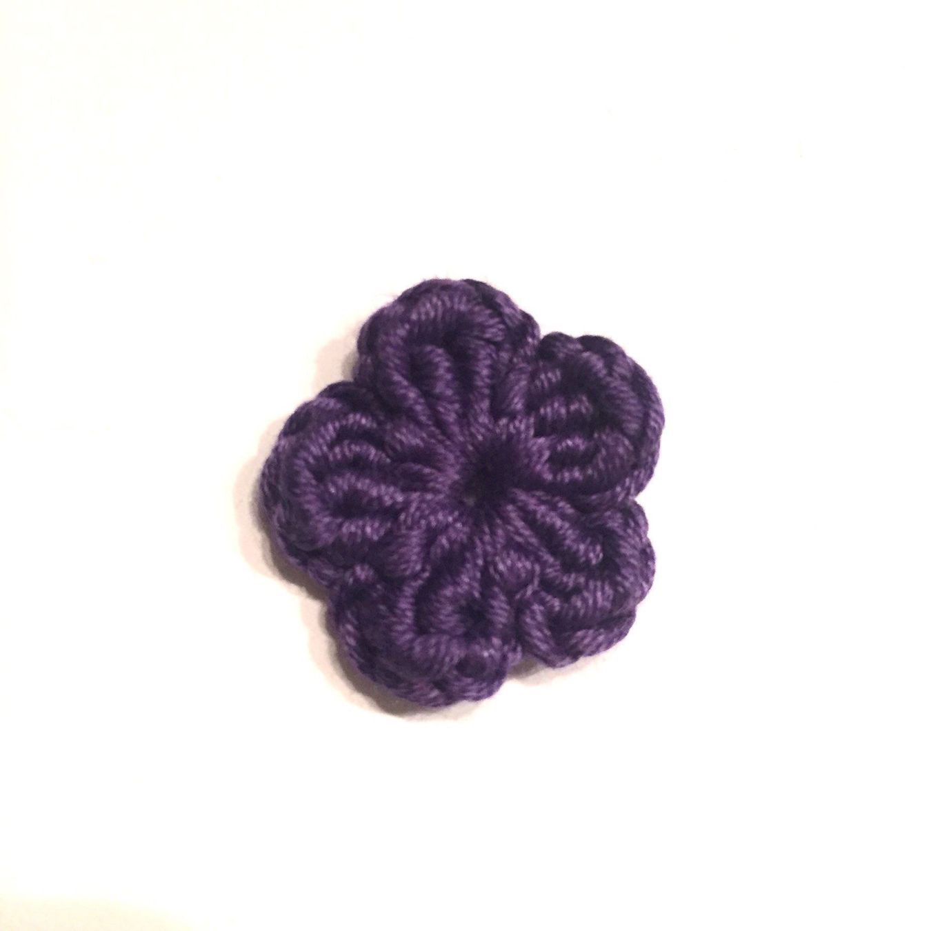 Toppe: 5x Blumen violett gehäkelt 25 mm – Nuovo e nell'imballaggio originale da Emmenbrücke venduto da swissmade-miracles 1