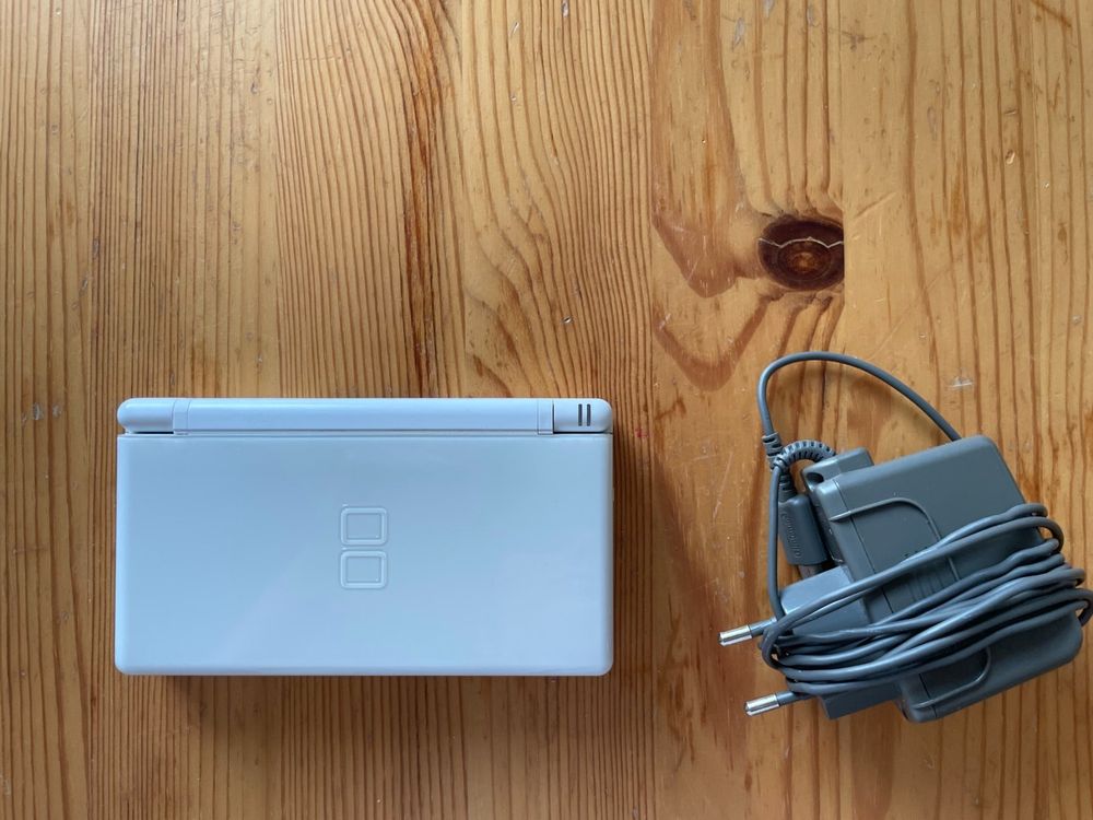 Nintendo DS Light (Gebraucht) in Zürich für CHF 21 – mit Lieferung auf ...