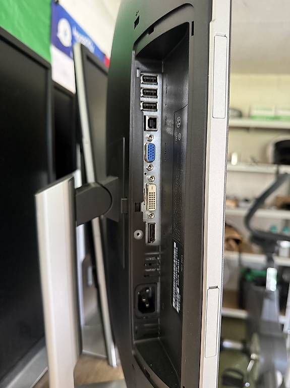 Monitor: 13 Monitore 23" Dell – Usato da Steinhausen venduto da Starantino 2