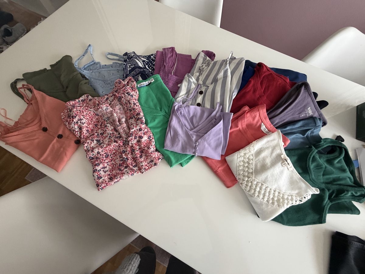 Lotti di vestiti: Damen Kleider paket gr M/L – Nuovo (secondo la descrizione) da Winterthur venduto da EasyRS