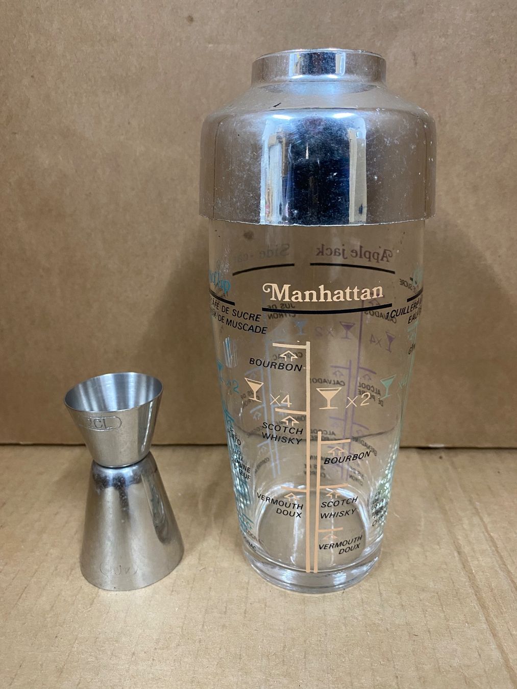 Contenitori & Simili: Shaker gebraucht alt mit Massbecher – Usato da Eschlikon TG venduto da 1.-