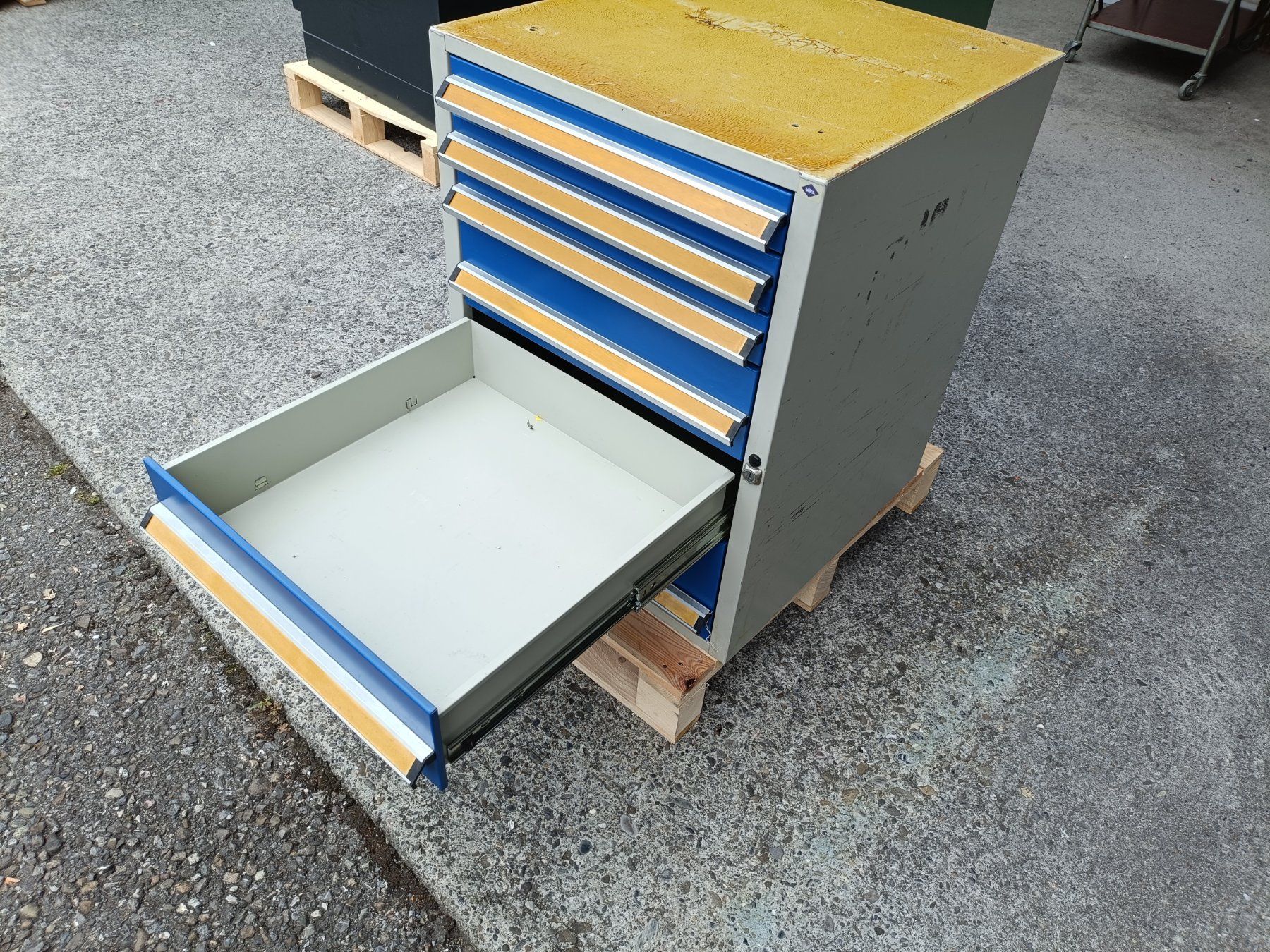 Cassettiere: Industrie Schubladenstock – Usato da Köniz venduto da Brockenreich