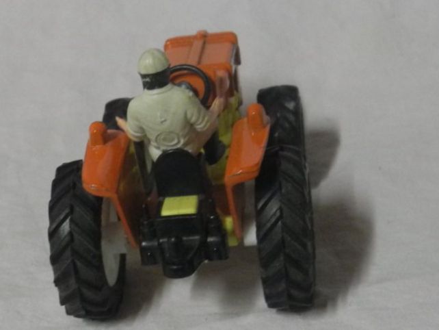 Kit di modellismo & Modellini statici: NEW RAY  TRAKTOR   FARM MOTOR – Usato da Gurtnellen venduto da Murmeli99 2
