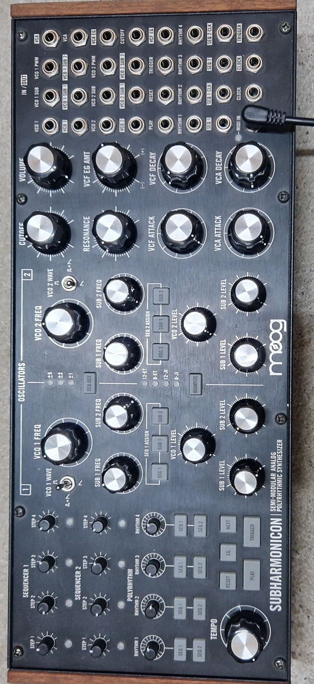 Moog Strumenti musicali: Moog Subharmonicon Semi-Modular Analog Synthesizer – Usato da Bern venduto da Joel4800