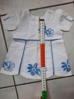 Ancienne ROBE de poupée. Cousue et brodée à la main