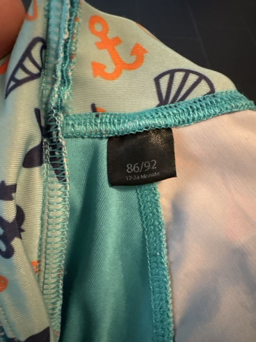 Badekleider & Bikinis: UV Badeanzug Kurzarm Grösse 86/92 – Gebraucht aus Zürich von Petrui 3