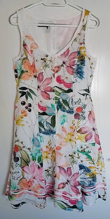 Robes: APANAGE Collections, florales Muster, Gr. 38 – D'occasion à Gunzgen par Isicroft