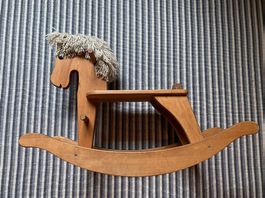 Holzpferd Schaukelpferd