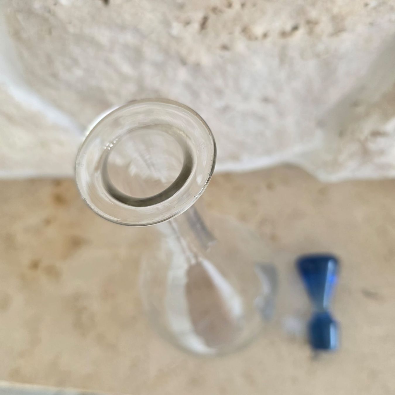 Karaffen: Karaffe Glas blauem Stopfen Dekoration Vintage – Gebraucht aus Rheinsulz von Dred 3