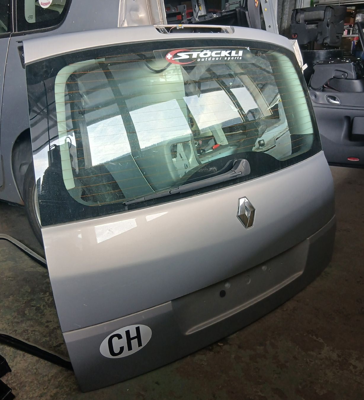 Renault Tutti pezzi di ricambio auto: Hayon Renault Espace 2002-2014 – Usato da la heutte venduto da Auto-stock