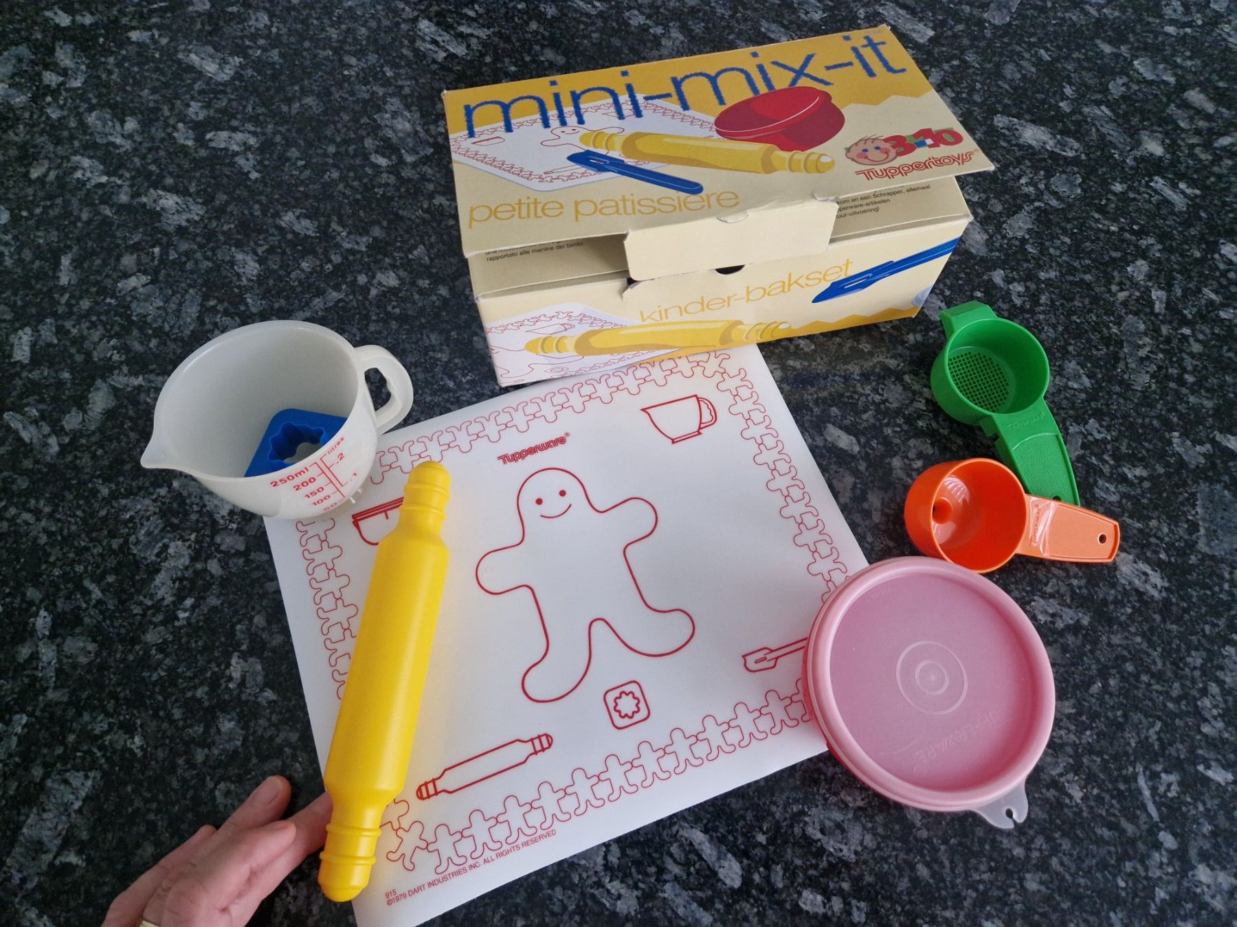 Spielzeuge: Tupperware Mini Mix It "KINDER-BAKSET" – Neu (gemäss Beschreibung) aus Mezzovico von maemy