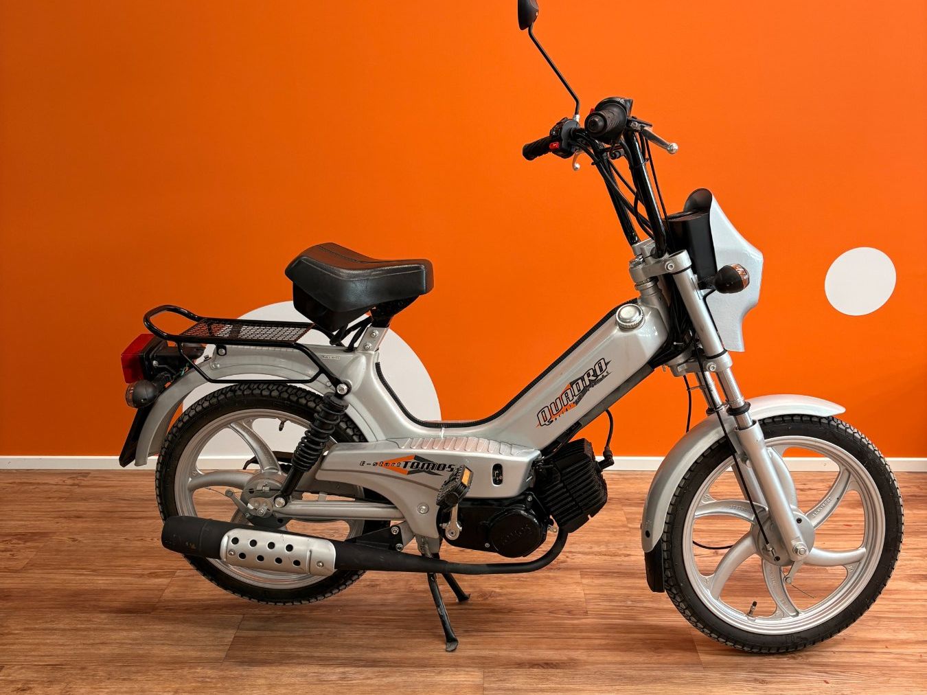 Tomos Cyclomoteurs: Tomos Quadro Töffli (silber) – Défectueux à Zug par Ricardo