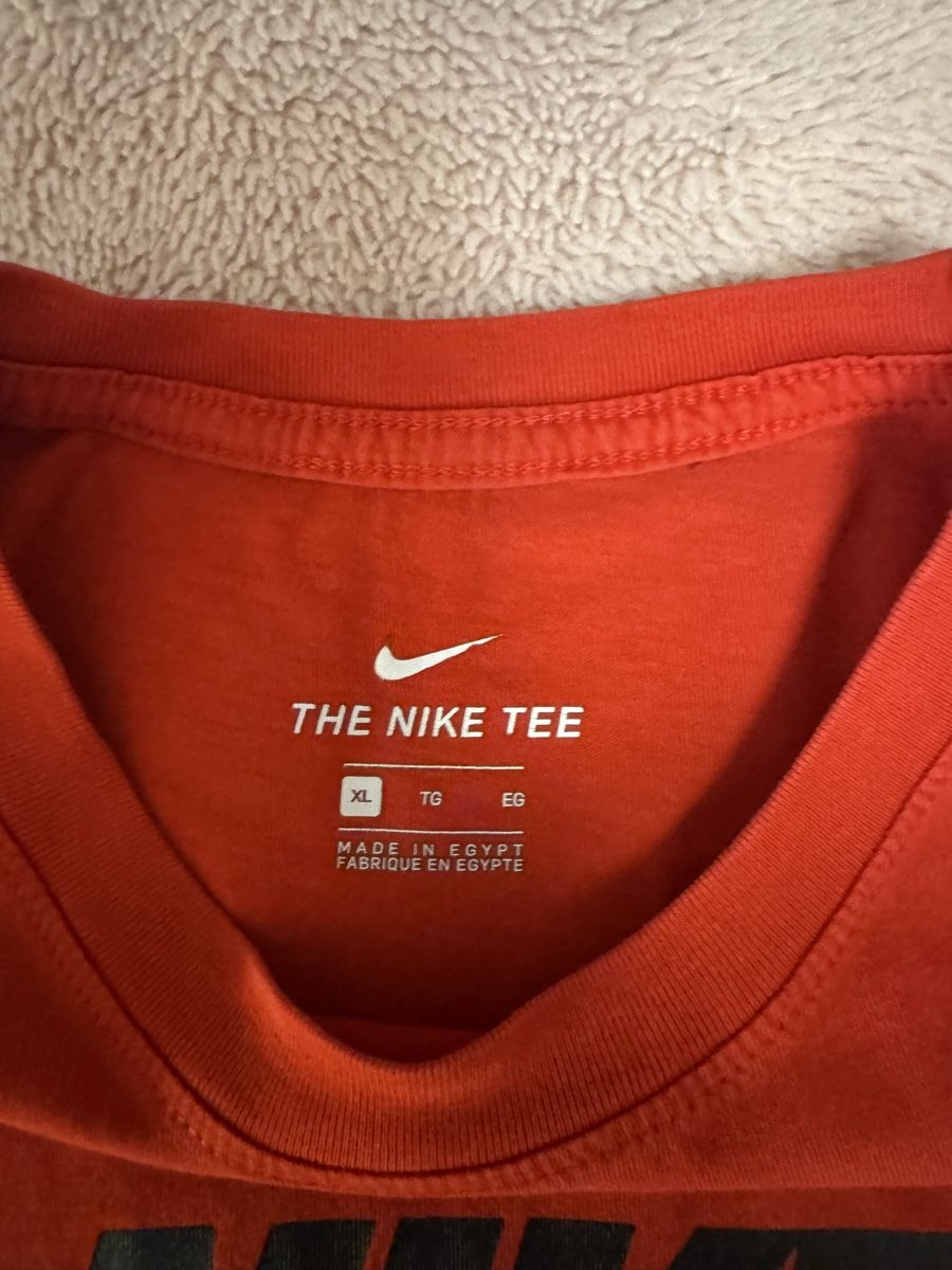 Nike T-shirt: Nike T-Shirt Gr XL rot – Usato da Sissach venduto da User_2405 1