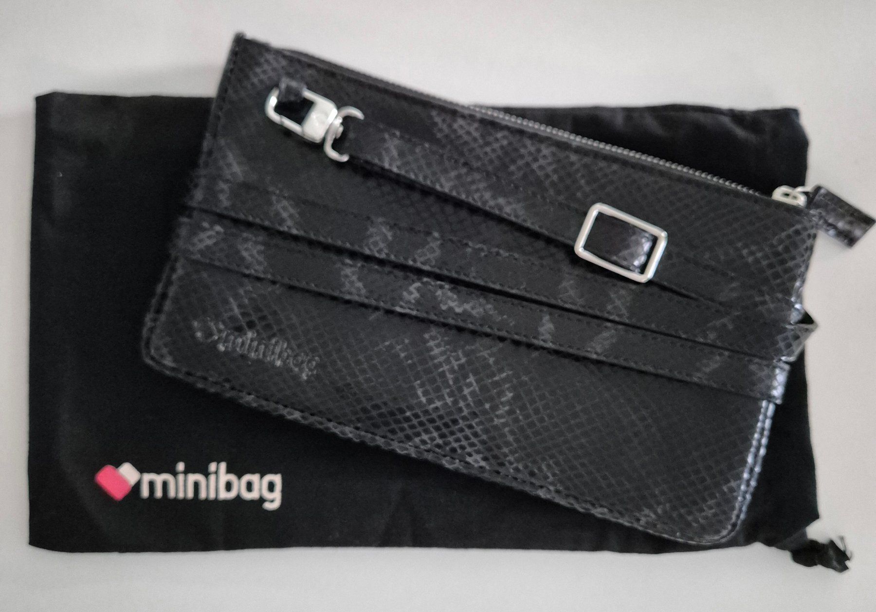 Sacs femmes: Minibag Snake schwarz – D'occasion à Wangen SZ par redzack