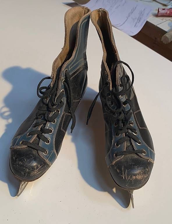 Pattini da ghiaccio: Schlittschuhe Vintage GR. 43 – Usato da Niederweningen venduto da inf_wb6v 1