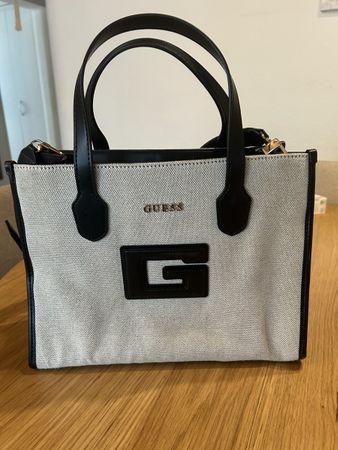 Tasche Guess schwarz/weiss mit Henkel und G-Logo neuwertig