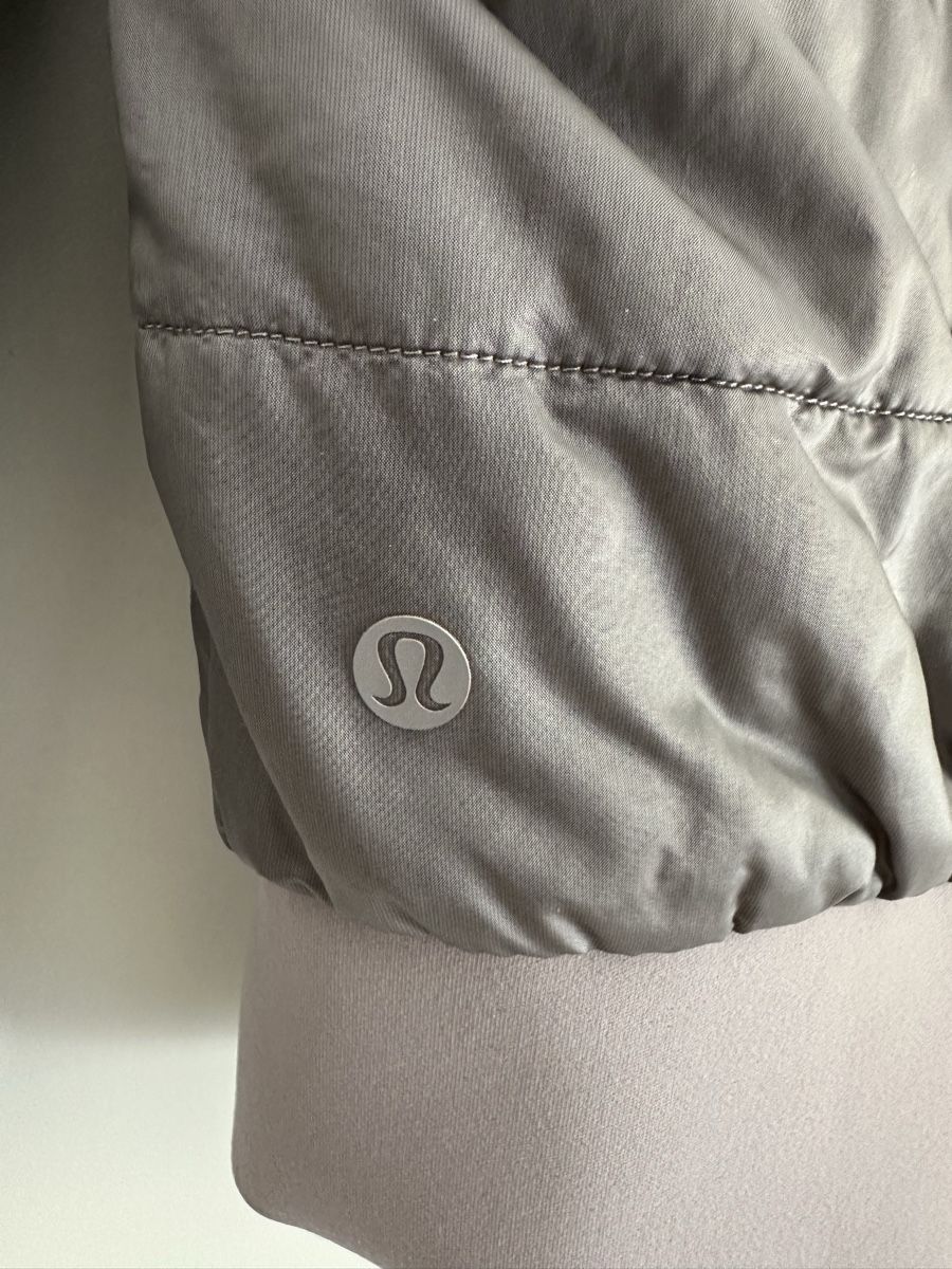 Lululemon Giacche: reversible lululemon bomber jacket size 2/EU 34 – Usato da bözberg venduto da amy_7wz8 4
