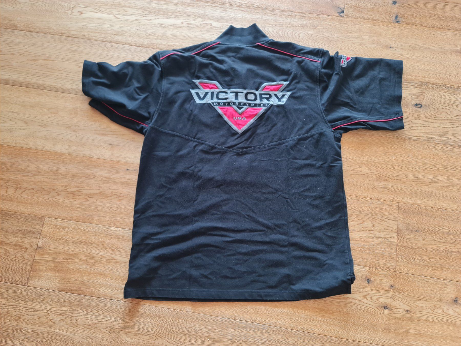 Magliette Polo: Victory Brand Polo Shirt – Usato da Wauwil venduto da Hausi68 1