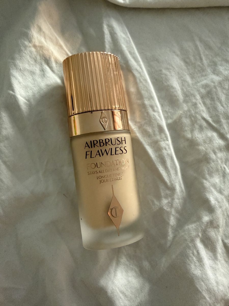 Charlotte Tilbury Make-up: Charlotte Tilbury Foundation '4' – Gebraucht aus Münchenstein von michelle95